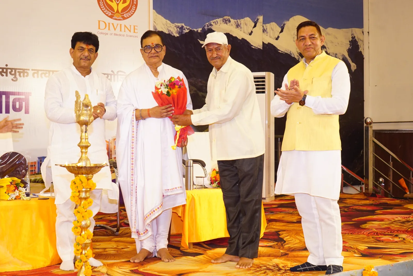 Guest welcomed with a bouquet at Vidyarthi Vibhushan Samman Samaroh 2026, Haridwar